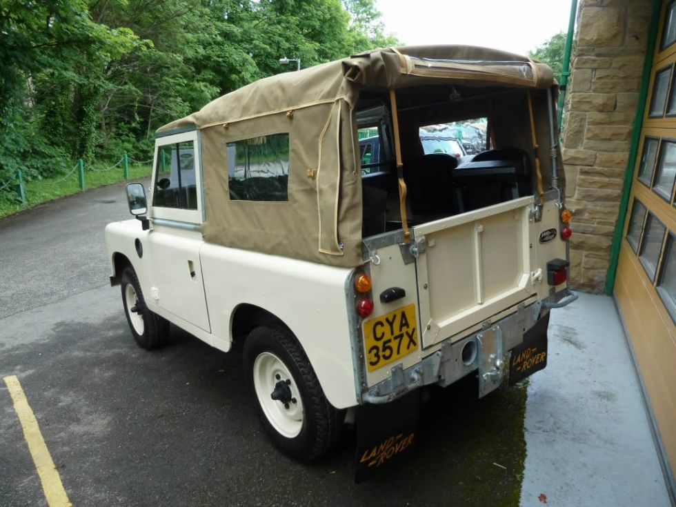 1981 Series III soft top - Land Rover Centre - Land Rover Centre