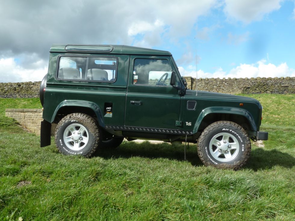 Land Rover Defender 90