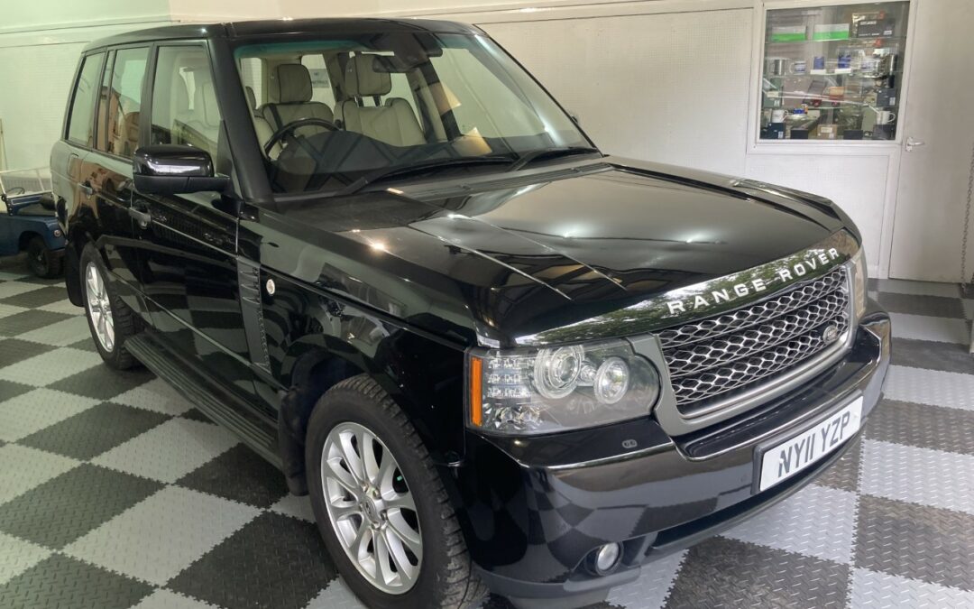 New Arrival – 2011 Range Rover 4.4 V8 Diesel Vogue – 1 owner 64,000 miles from new !