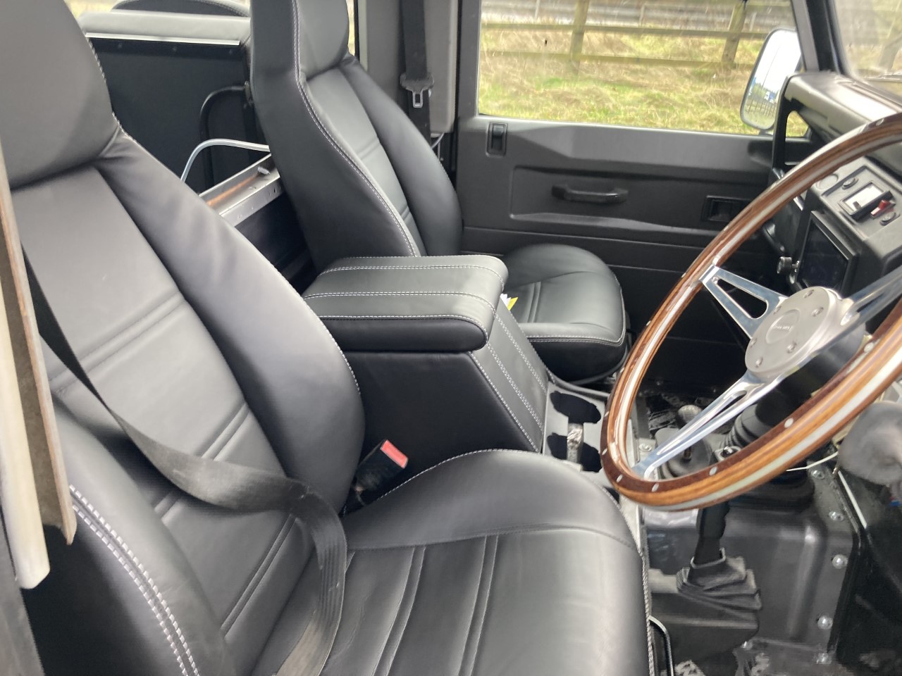 Leather front seats - Defender TNJNJ